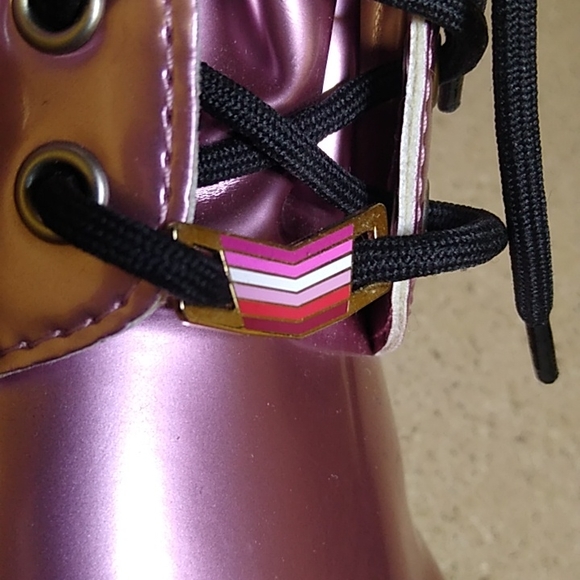 (NWOT) Dr. Marten's Vegan 'Pink Metallic' Women's Size 11 - Picture 5 of 9